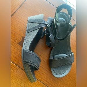 Teva Womens Ysidro Universal Wedge Black Strappy Leather Sandals Comfort Sz 6.5